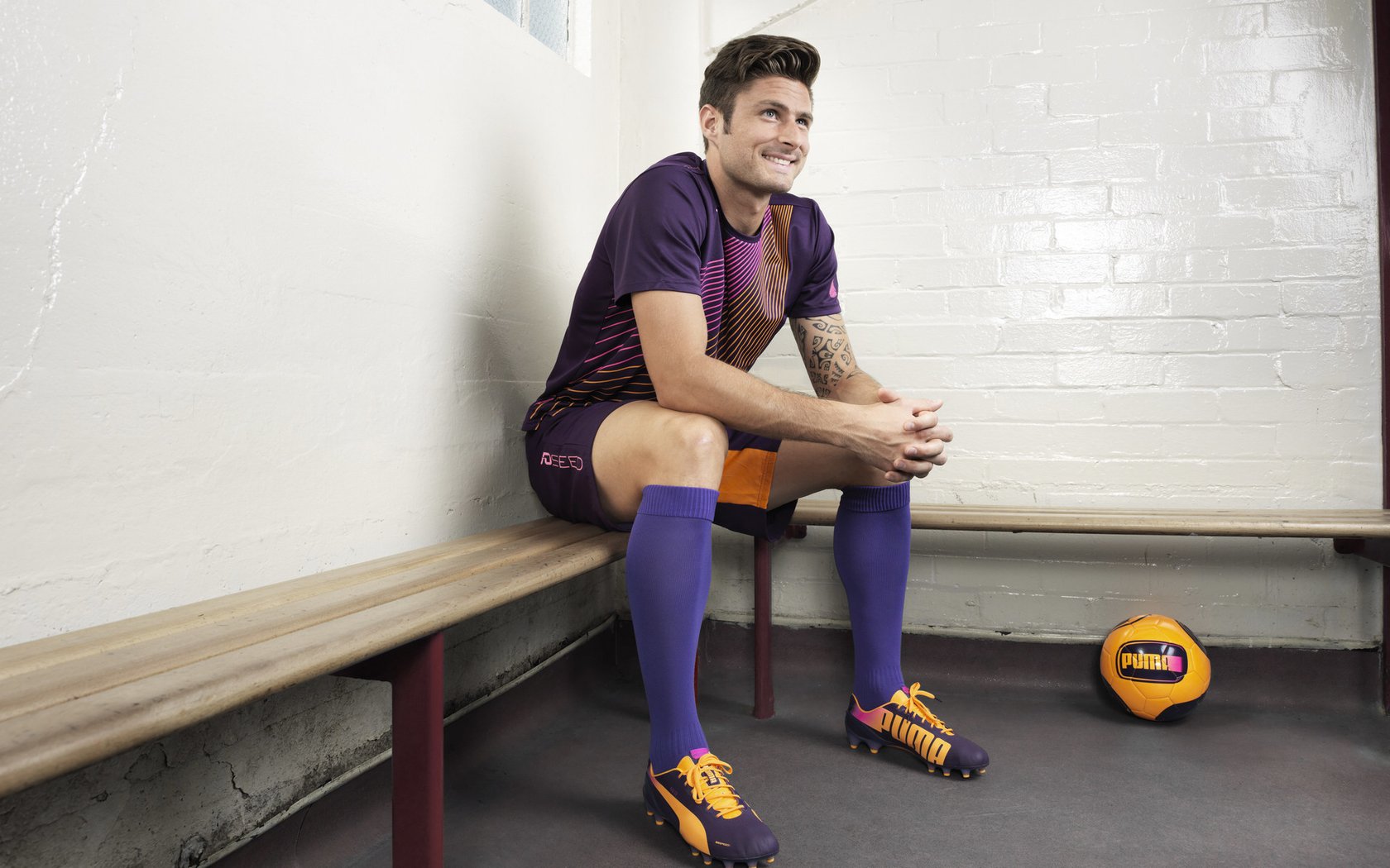 库尔图瓦神级发挥难救主,雷恩掀翻突尼斯背后的战术启示