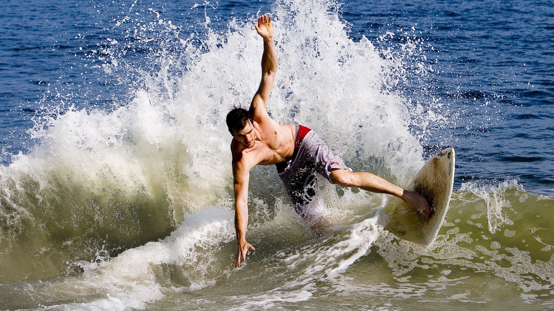 武切维奇惊艳四座，老鹰强势拿下新疆队，展现团队篮球新高度