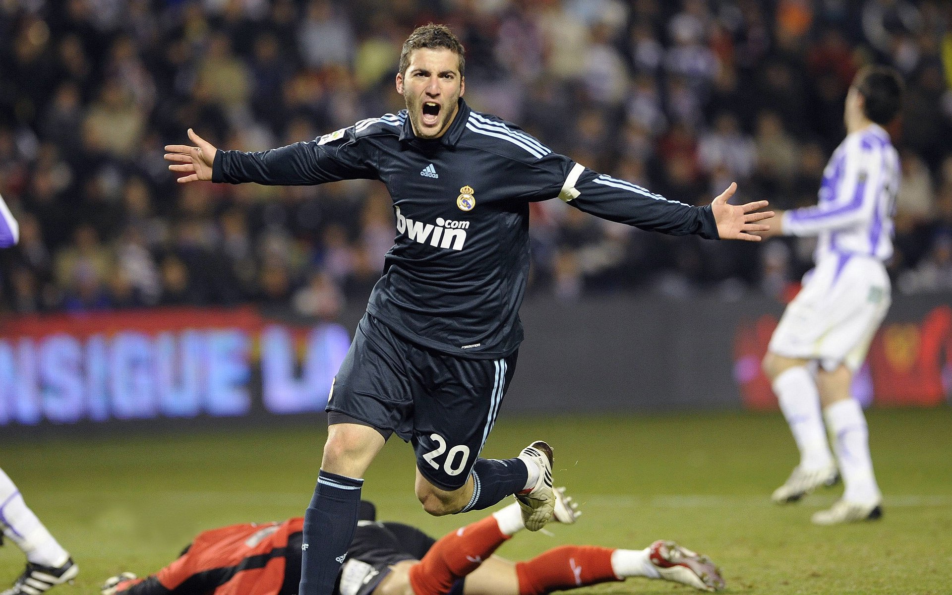 卡塔尔之夜的孤注一掷，当莫德里奇的长剑刺穿秘鲁防线，控球不再是唯一答案